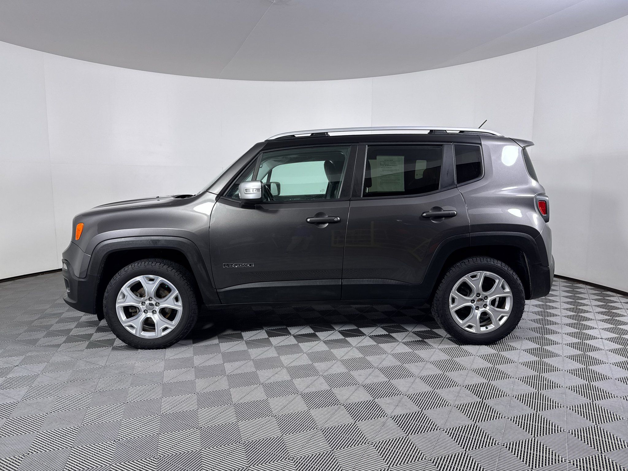 Used 2016 Jeep Renegade Limited w/ Safety & Security Group AWD/4WD image 14