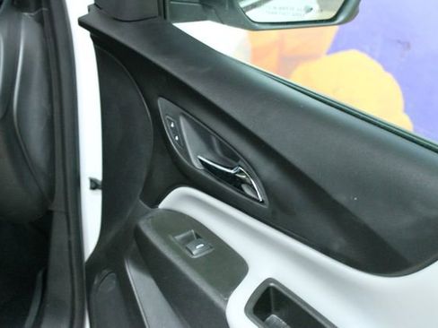 Used 2024 Chevrolet Equinox LS w/ LS Convenience Package image 11