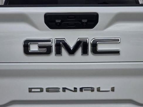 Used 2025 GMC Sierra 2500 Denali Ultimate image 8