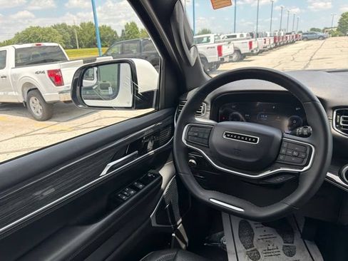 Used 2022 Jeep Wagoneer Series II AWD/4WD image 21