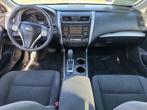 Used 2014 Nissan Altima 2.5 SV w/ Convenience Package image 30