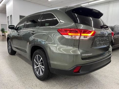 Used 2017 Toyota Highlander XLE FWD image 6