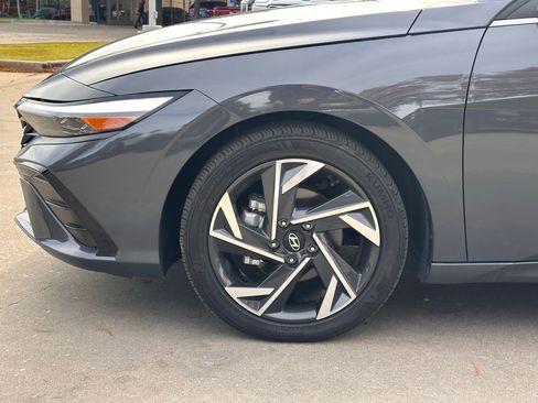 Certified 2024 Hyundai Elantra Limited image 8