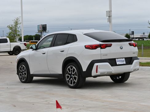 Certified 2025 BMW X2 xDrive28i AWD/4WD image 7
