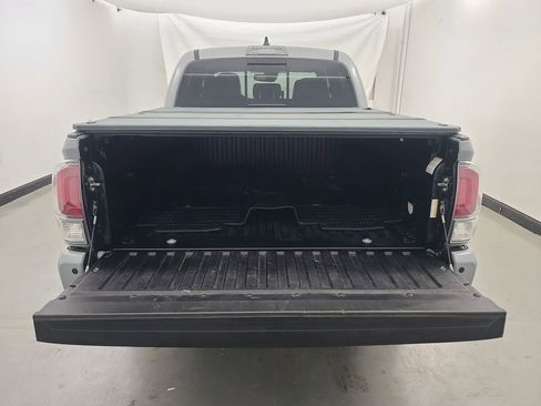 Used 2020 Toyota Tacoma TRD Sport image 21
