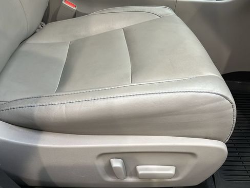 Used 2018 Toyota Highlander XLE w/ Carpet Mat Package (TMS) AWD/4WD image 20