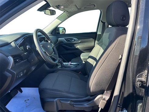 Used 2021 Chevrolet Traverse LS image 9