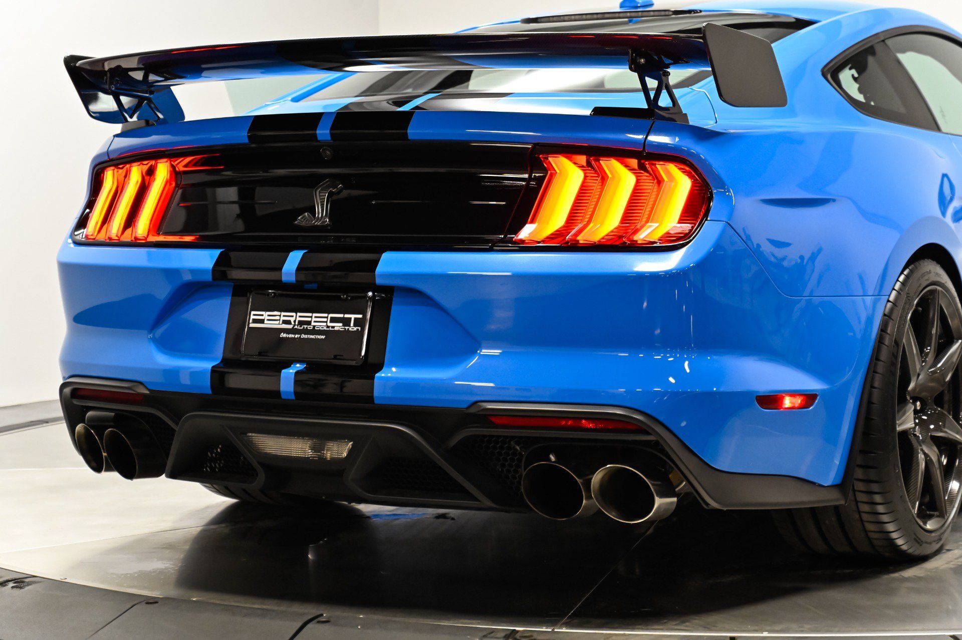 Used 2022 Ford Mustang Shelby GT500 w/ Carbon Fiber Track Pack RWD image 37