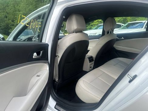 Used 2025 Genesis G70 2.5T AWD/4WD image 7