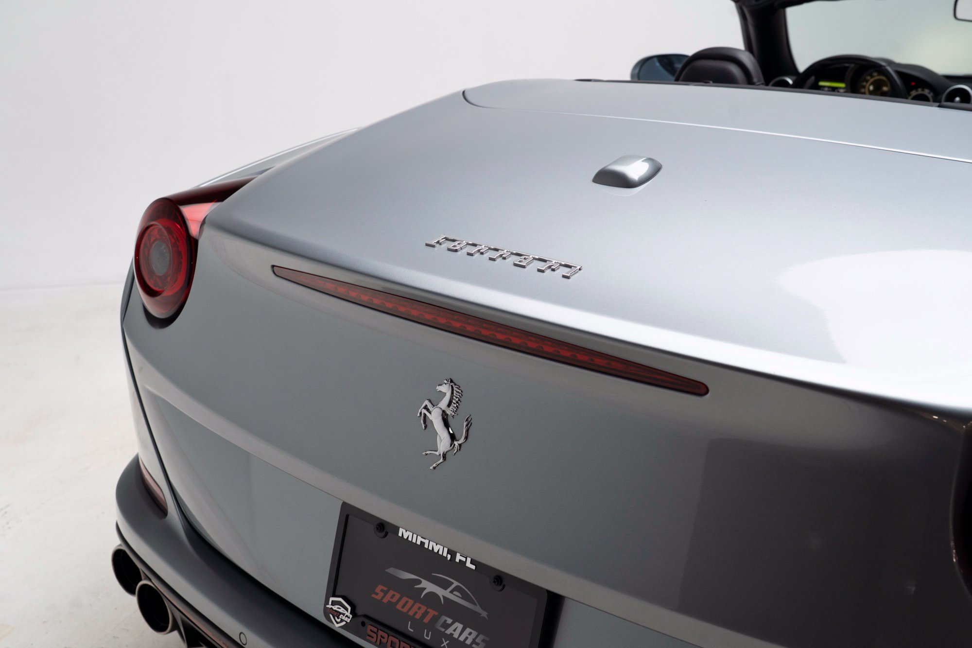 Used 2016 Ferrari California T RWD image 62