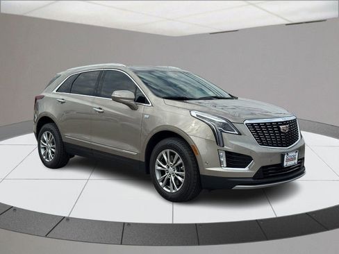 Used 2022 Cadillac XT5 Premium Luxury w/ Technology Package image 2