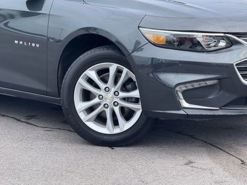 Used 2017 Chevrolet Malibu LT image 2
