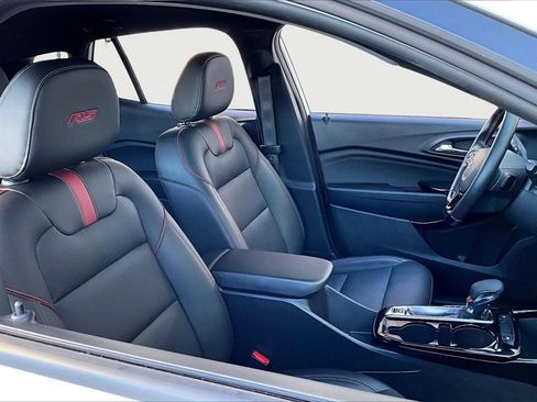 Used 2025 Chevrolet Trax RS w/ Driver Confidence Package image 28