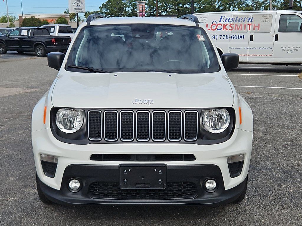 Used 2022 Jeep Renegade Latitude w/ Convenience Group AWD/4WD image 2