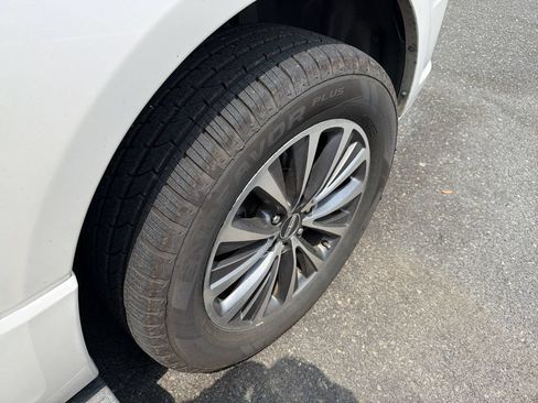 Used 2017 Lincoln Navigator Select AWD/4WD image 11