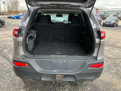 Used 2018 Jeep Cherokee Latitude w/ Cold Weather Group image 21