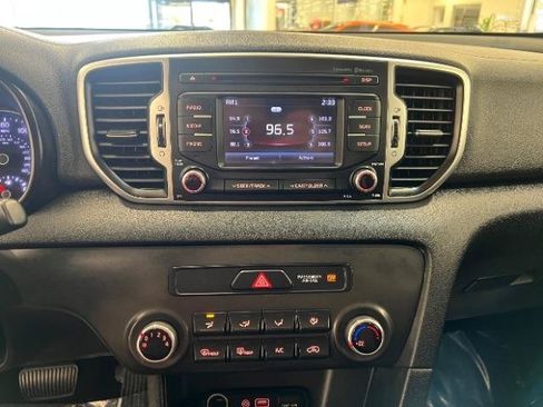 Used 2019 Kia Sportage LX FWD image 19