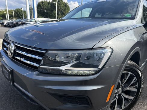 Used 2020 Volkswagen Tiguan SE w/ Panoramic Sunroof Package FWD image 6