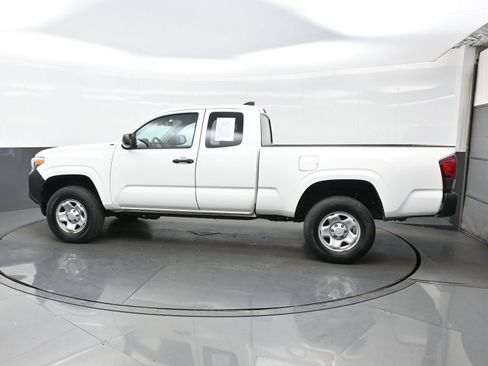 Used 2022 Toyota Tacoma SR AWD/4WD image 3