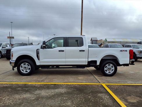 Certified 2025 Ford F250 XLT image 3