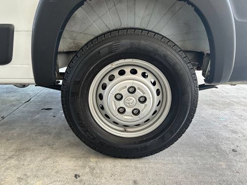 Used 2025 RAM ProMaster 2500 w/ Convenience Group FWD image 14