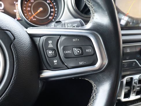 Used 2019 Jeep Wrangler Unlimited Sahara AWD/4WD image 34