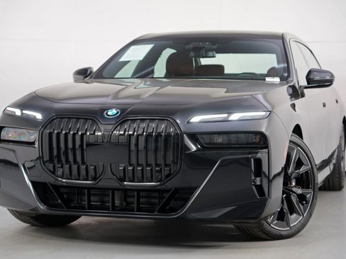 Used 2023 BMW i7 xDrive60 image 3