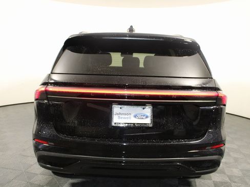 Used 2024 Lincoln Nautilus Reserve w/ Equipment Group 203A image 6