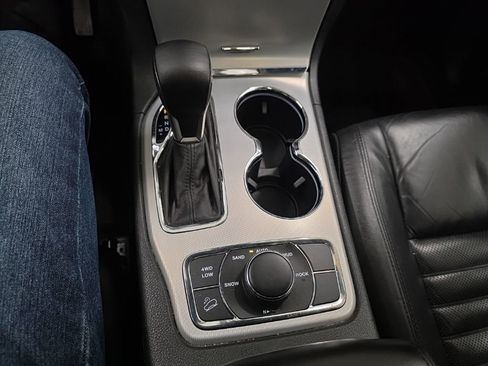 Used 2018 Jeep Grand Cherokee Limited image 19