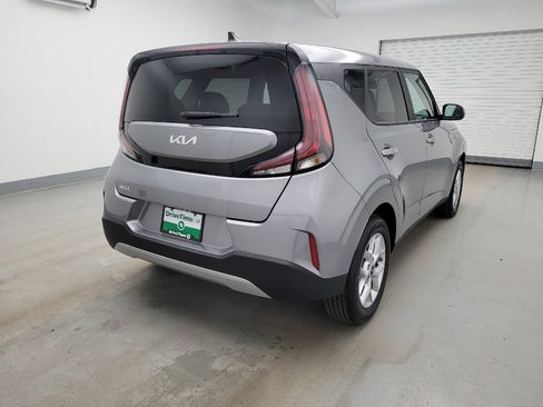Used 2025 Kia Soul LX w/ LX Technology Package FWD image 9