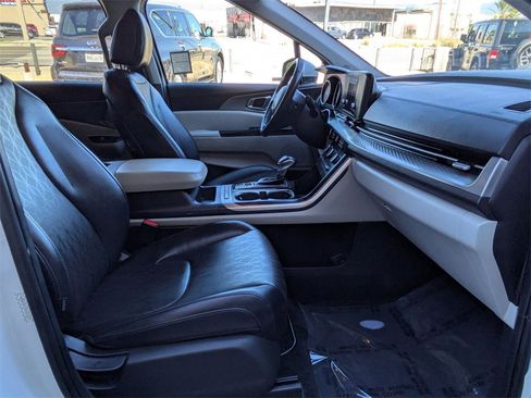 Used 2024 Kia Carnival LX image 32