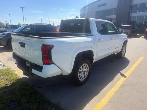Used 2025 Toyota Tacoma SR5 AWD/4WD image 12