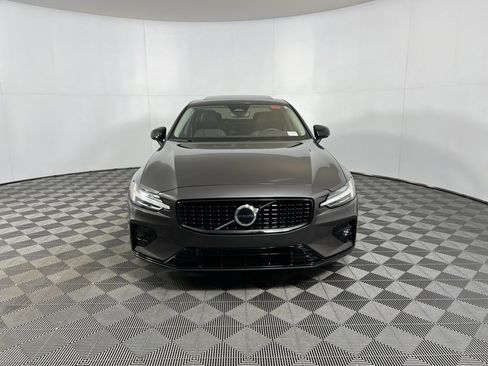 Used 2025 Volvo S60 B5 Core image 10