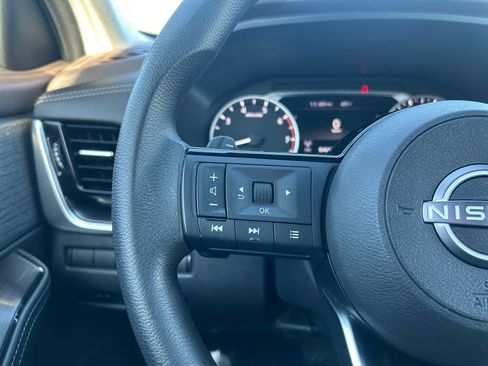 Used 2022 Nissan Rogue SV AWD/4WD image 18