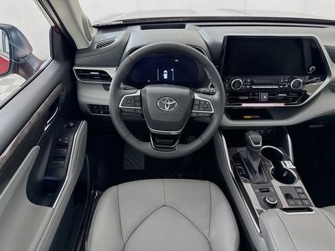 New 2026 Toyota Highlander Platinum AWD/4WD image 22