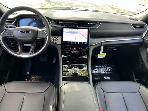 New 2025 Jeep Grand Cherokee Limited w/ Black Appearance Package image 11