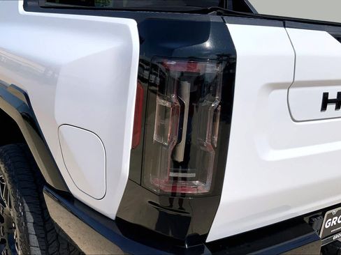 Certified 2025 GMC Hummer EV 3X w/ LPO, Dark Essentials Package AWD/4WD image 27