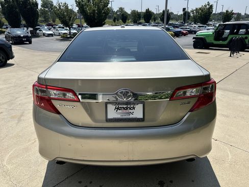Used 2013 Toyota Camry XLE FWD image 8