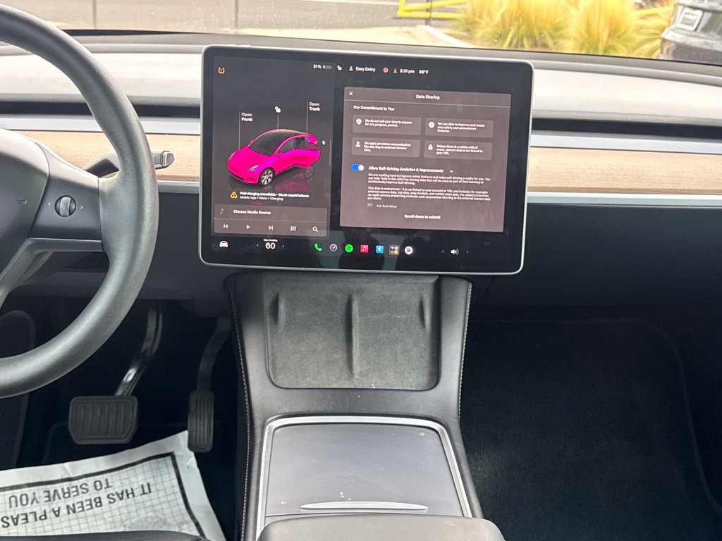 Used 2024 Tesla Model Y Long Range AWD/4WD image 18