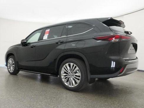 New 2026 Toyota Highlander Platinum image 56
