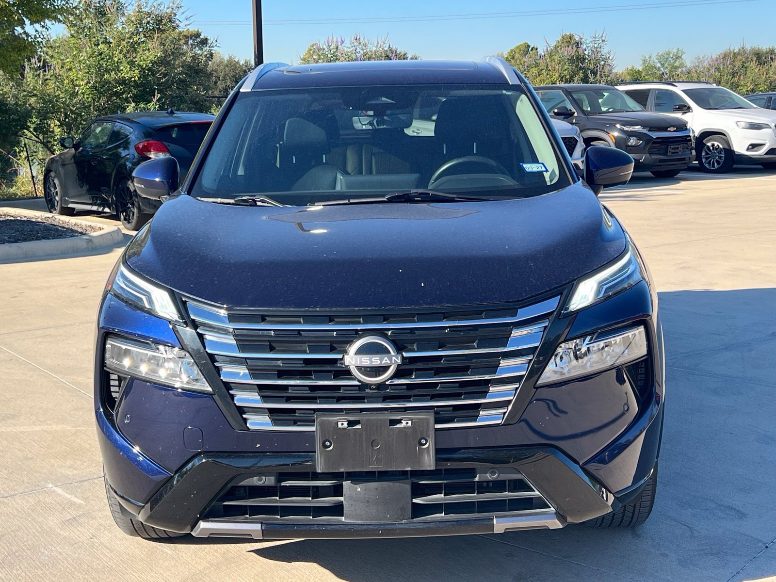 Used 2024 Nissan Rogue Platinum FWD image 2