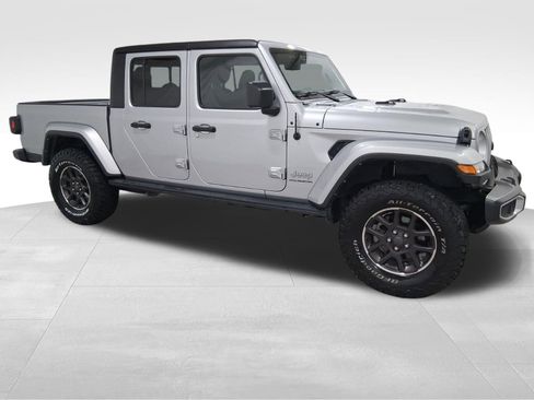 Used 2023 Jeep Gladiator Overland AWD/4WD image 3