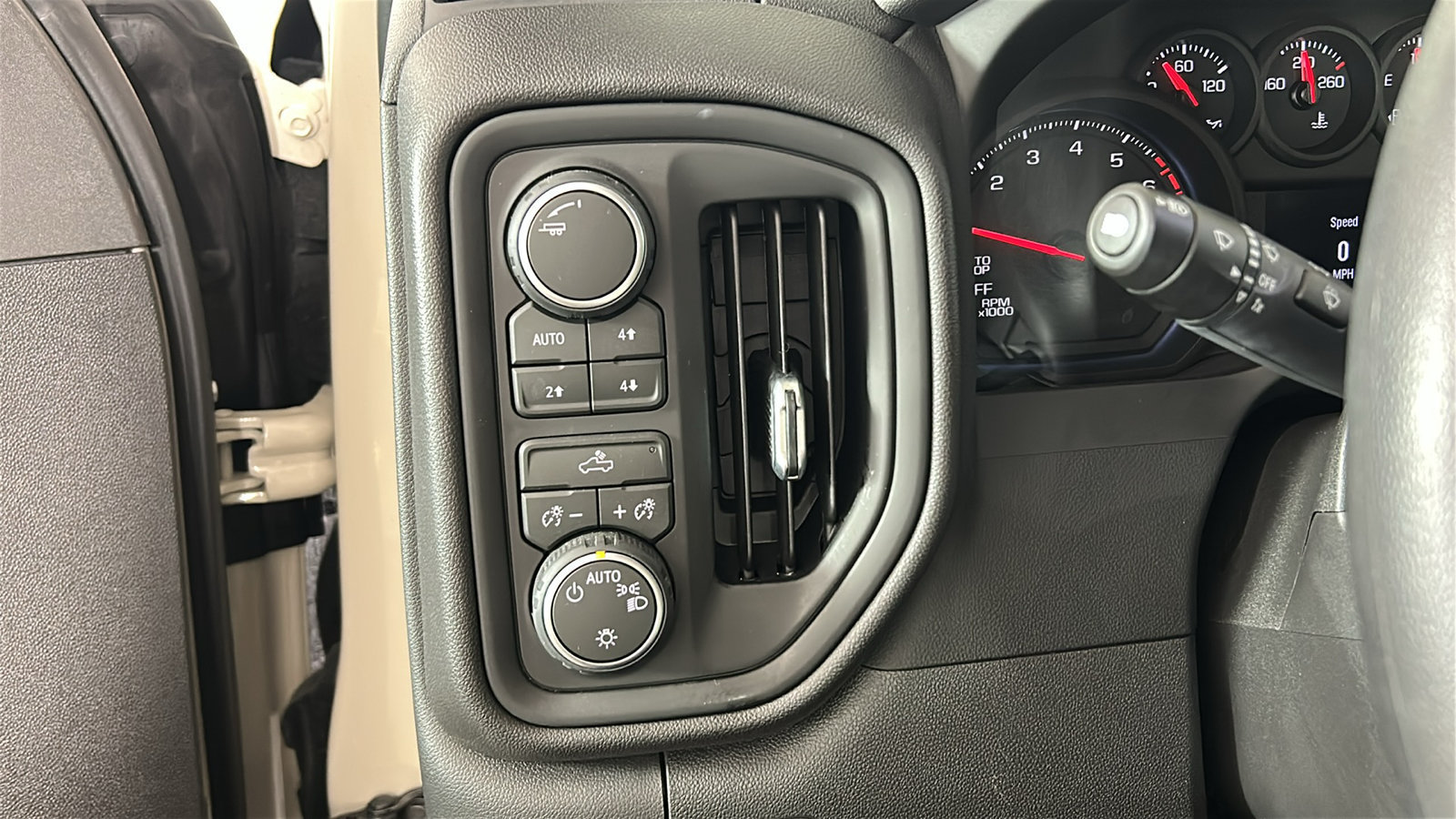 Used 2026 Chevrolet Silverado 1500 Custom Trail Boss w/ Turbomax Blackout Package AWD/4WD image 22