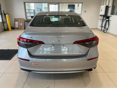 Used 2023 Honda Civic Sport image 6