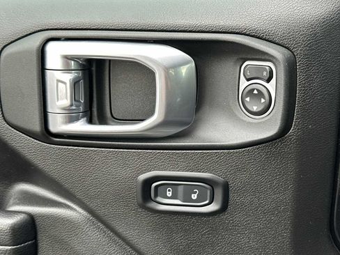 Used 2024 Jeep Wrangler Unlimited Rubicon 4xe image 15