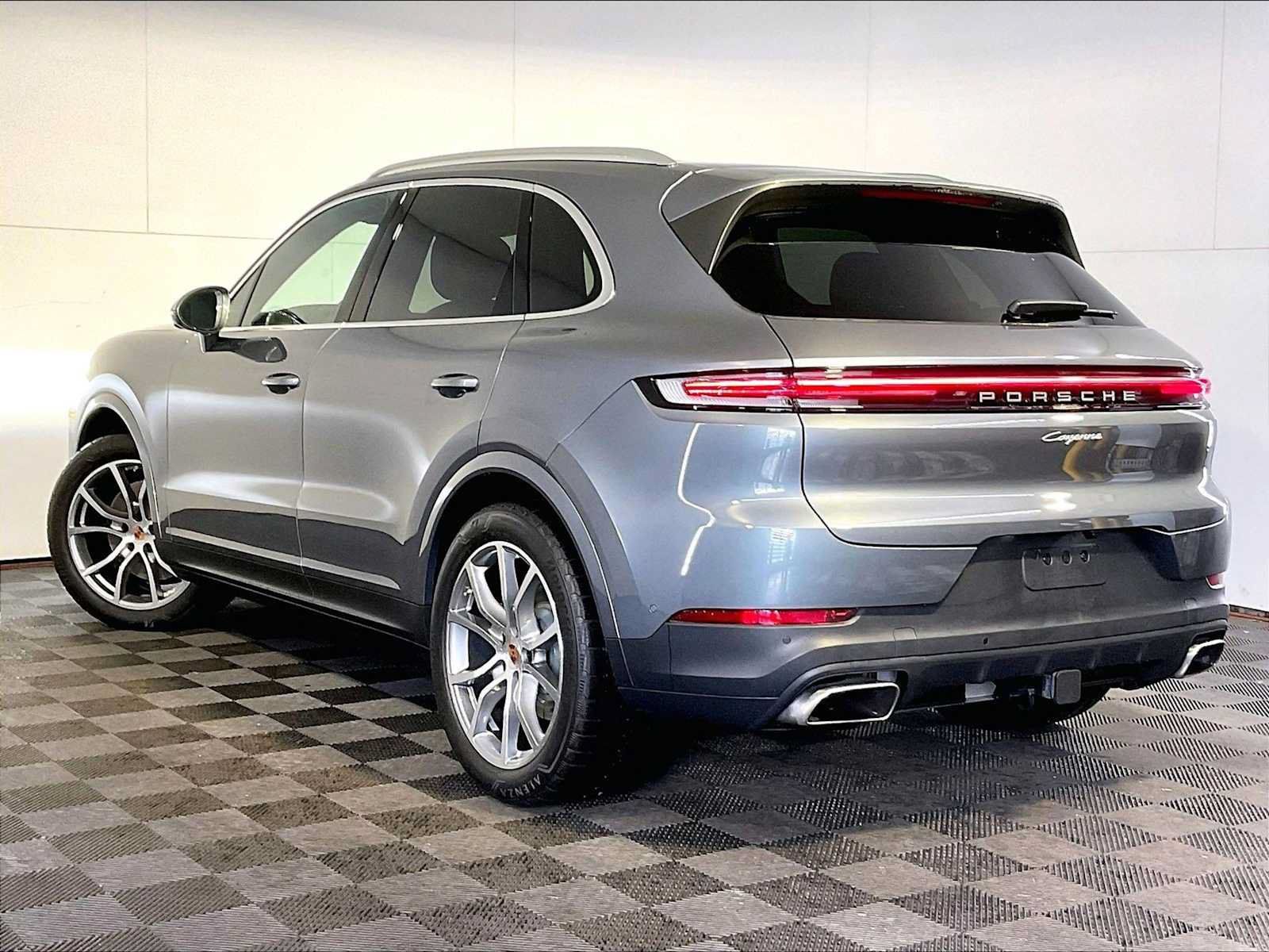 Certified 2026 Porsche Cayenne AWD/4WD image 3