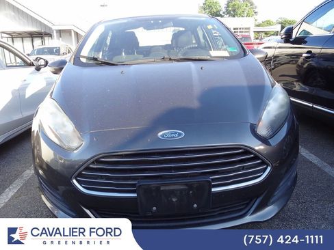 Used 2017 Ford Fiesta SE image 2