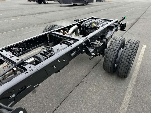 New 2025 Ford F550 4x4 SuperCab Super Duty image 11