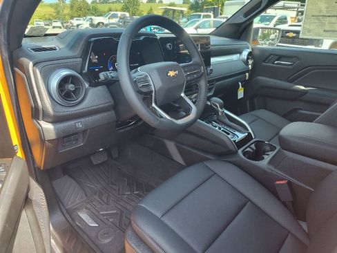 Used 2025 Chevrolet Colorado LT w/ LT Convenience Package image 12