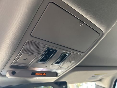 Used 2020 Land Rover Defender 110 SE image 55